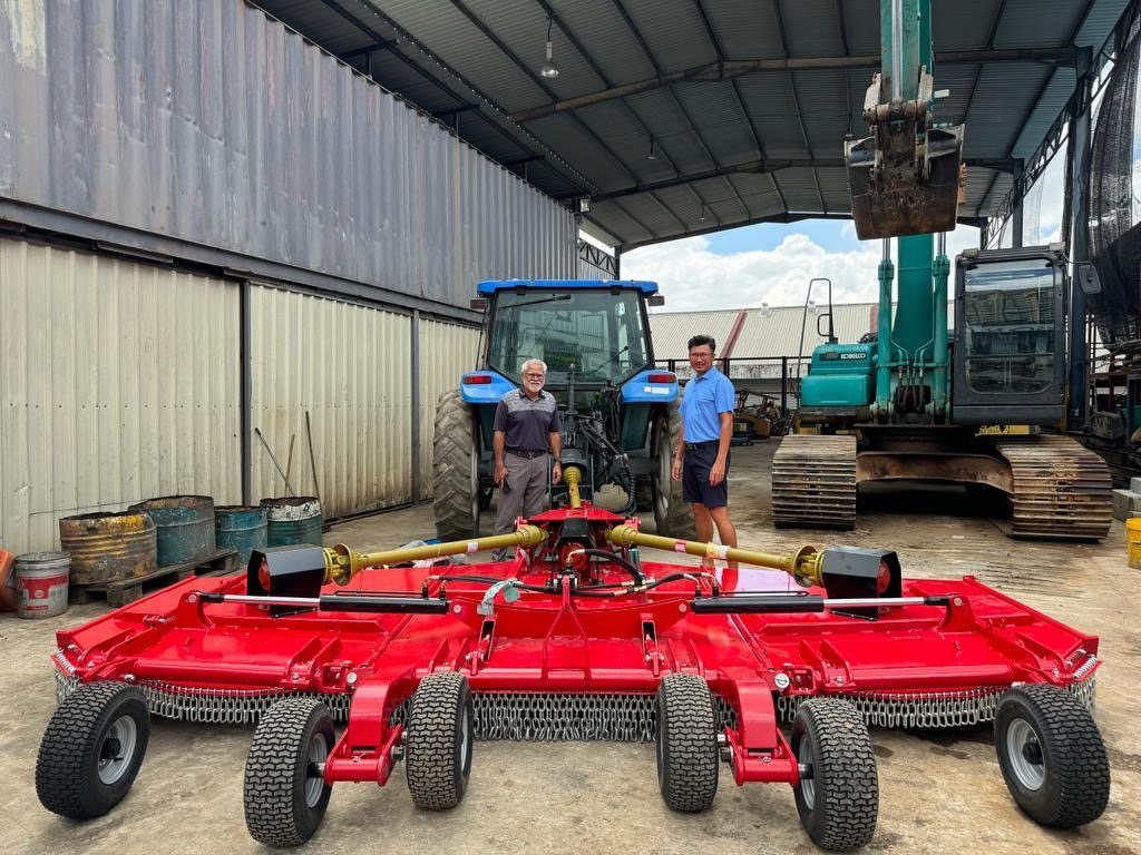 Flex-wing rotary mower for large-scale grass cutting